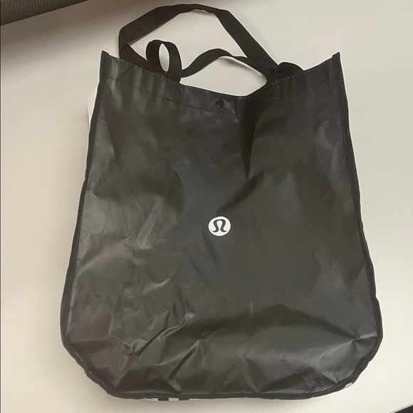 lululemon athletica Handbags - Lululemon large Black Tote Bag / barely used / preowned